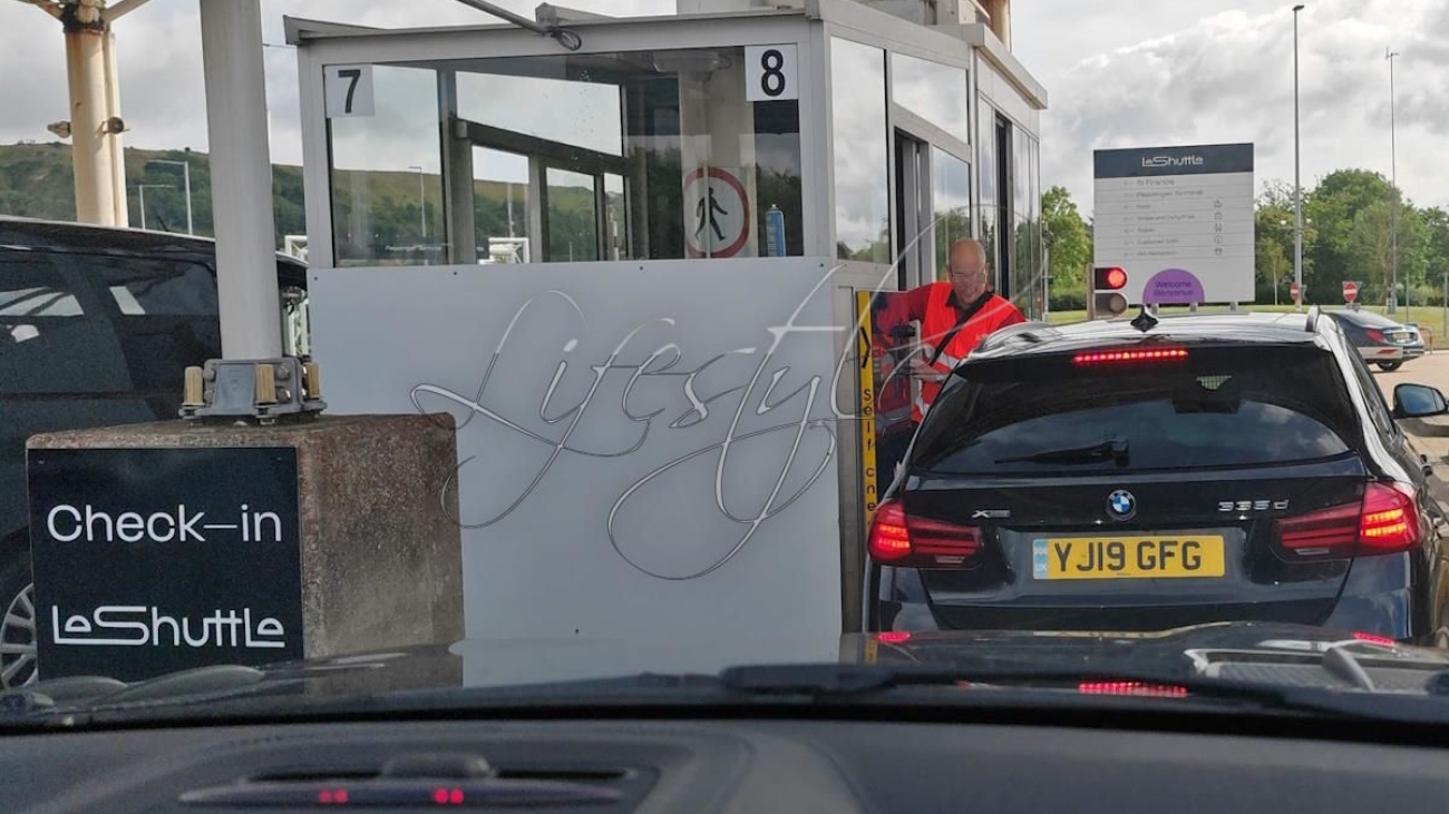 bringing uk car moving to spain